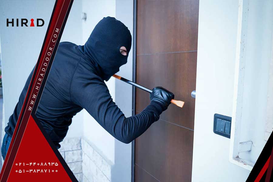 دیلم زدن درب ناایمن و باز کردن درب به راحتی توسط سارق